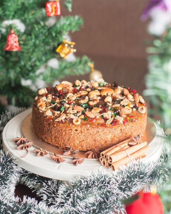 Βασιλόπιτα με ξηρούς καρπούς και φρούτα