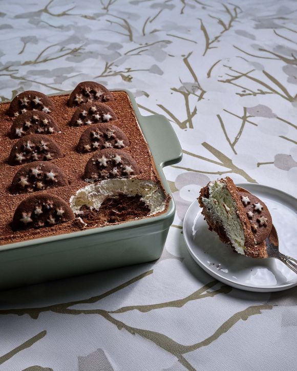 Τιραμισού με πραλίνα σοκολάτας και μπισκότα