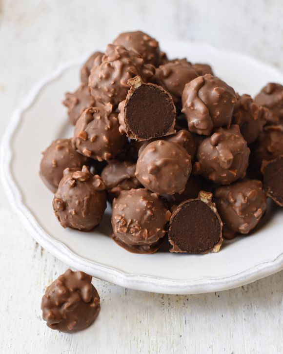 Τρουφάκια από ρεβίθια και χουρμάδες