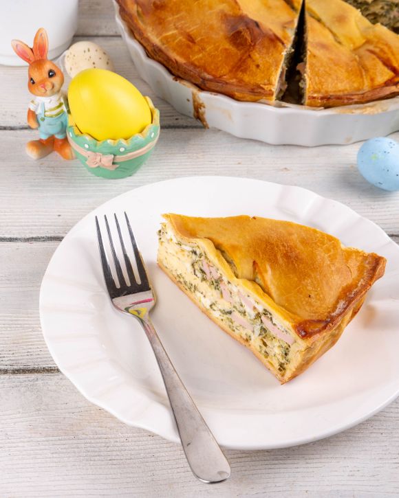 Πασχαλινή κρεατόπιτα με αρνί και τυριά