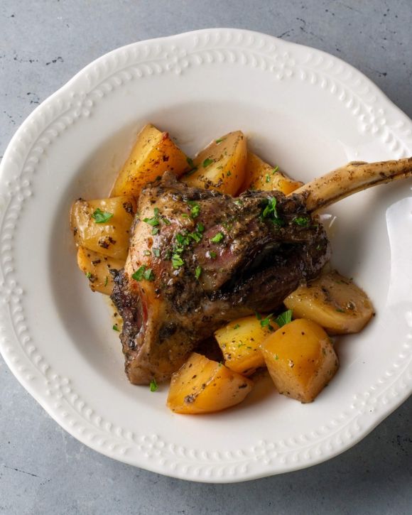 Αρνάκι με πατάτες στην κατσαρόλα