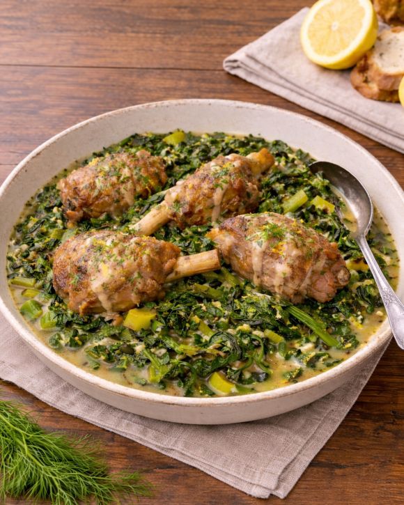 Αρνί φρικασέ με άγρια χόρτα