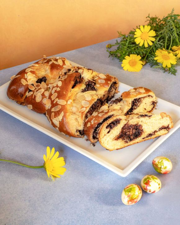 Τσουρέκι γεμιστό με κακάο και καρύδια βήμα - βήμα